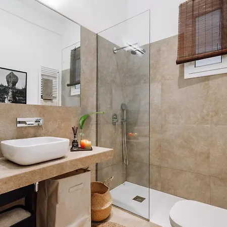 Hunde - 2 Bedrooms In Eixample Esquerra *