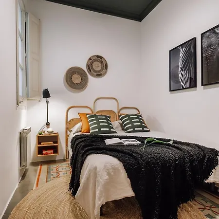 Hunde - 2 Bedrooms In Eixample Esquerra *