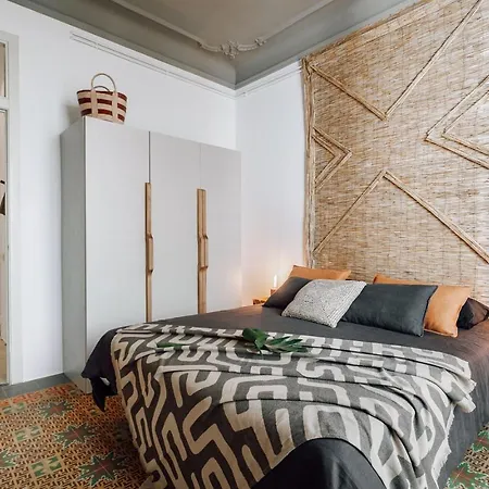 Hunde - 2 Bedrooms In Eixample Esquerra Barcelona