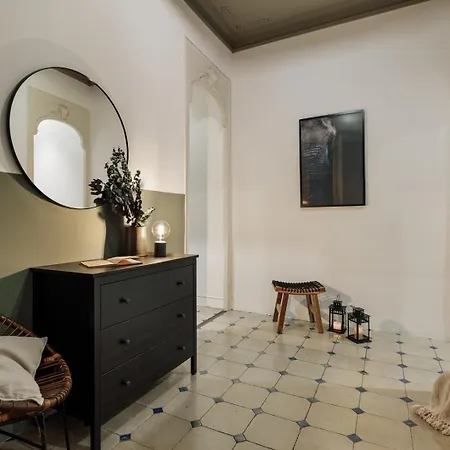 Hunde - 2 Bedrooms In Eixample Esquerra *